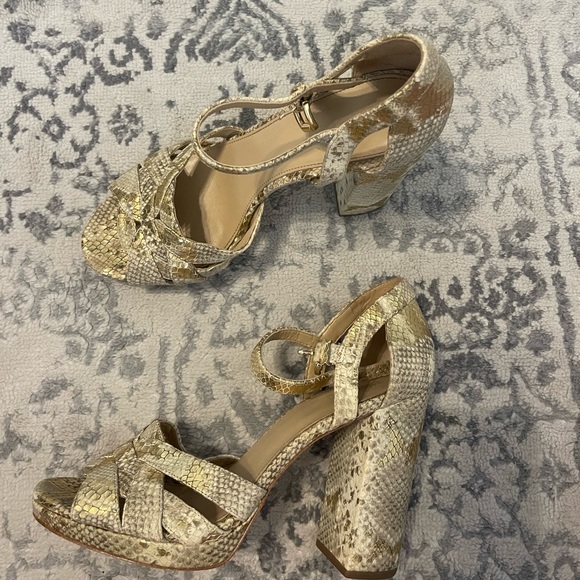 Micheal Kors gold snakeskin leather heels - Picture 3 of 4